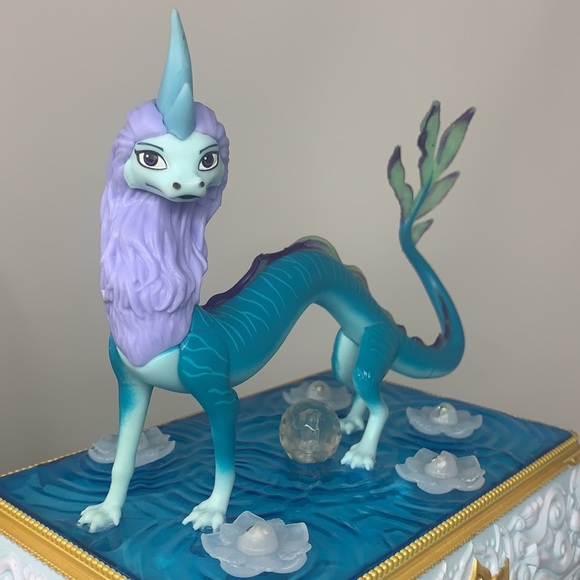 Disney Raya & The Last Dragon Sisu Jewelry Chest Box Changing Lights & Music - Picture 11 of 17